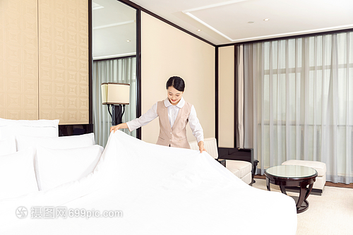酒店管理中保潔員如何高效整理床鋪